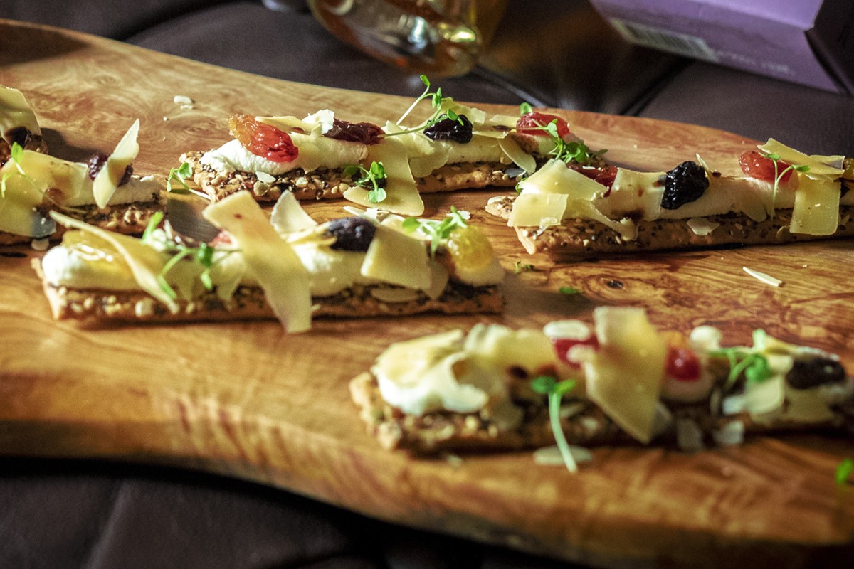 Aperitivos flatbread con crema parmesano y mascarpone